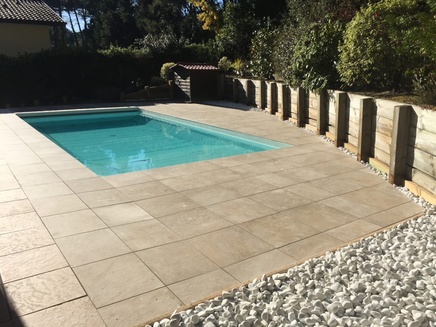 Rénovation terrasse en bord de piscine avec dalles grès cérame pose sur — free download